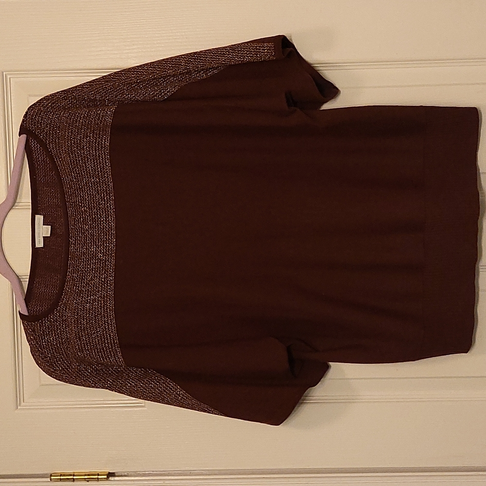 New York & Co lightweight short sleeve maroon and gold sweater